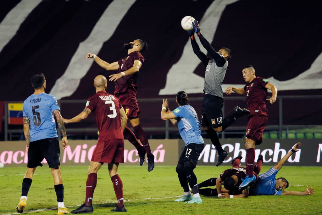 El gran ataque de Uruguay sigue sin carburar y los charrúas llegan a 270 minutos sin ver el gol luego de empatar 0-0 en su visita a Venezuela.
