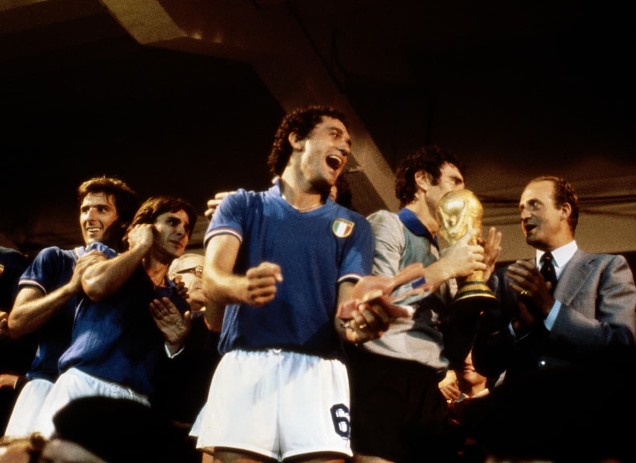 El tercer título de Italia en su historia además marca el que el capitán y arquero Dino Zoff aún sea el jugador de más edad en haberse coronado campeón del mundo.
