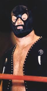 Undertaker con máscara en su personaje Texas Red.