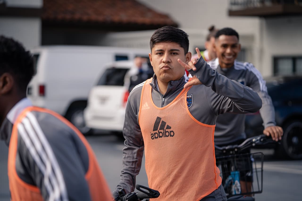 'La Chofis' no es extraño en San Jose Earthquakes. Allí se reencontró con sus antiguos compañeros en Chivas: Oswaldo Alanís y Carlos Fierro, además del cuerpo técnico de Matías Almeyda.