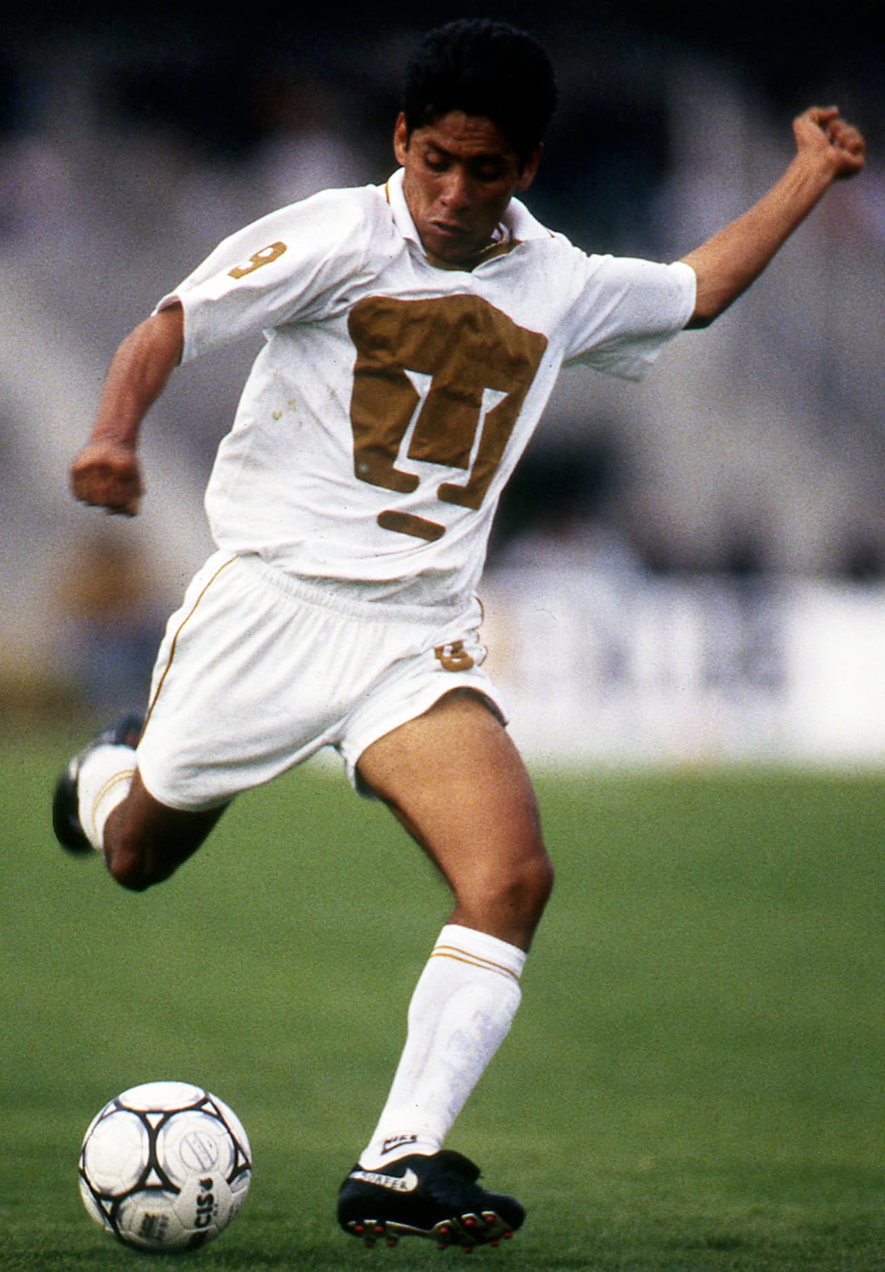 Es memorable ver al
<i>Brody</i> vestido de portero y de delantero con esta mítica indumentaria.