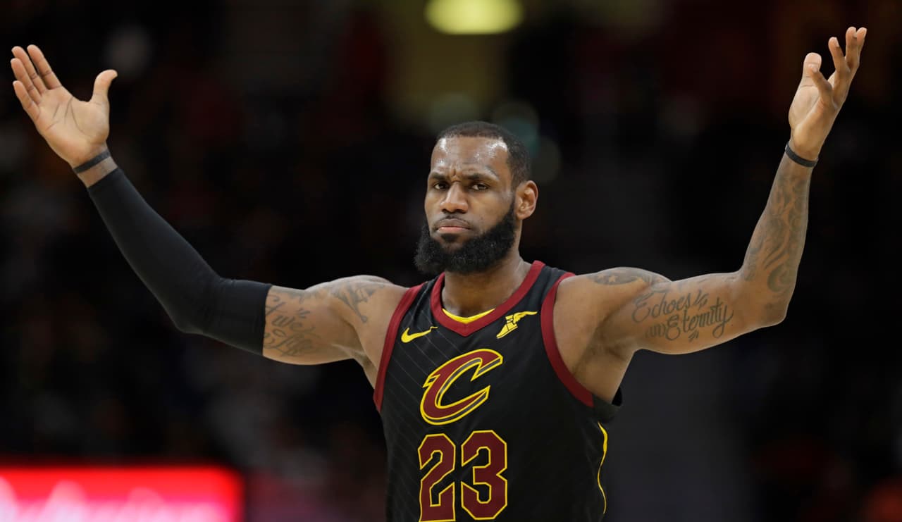 Triunfo de LeBron y derrota de unos Warriors que suman una nueva estrella lesionada.