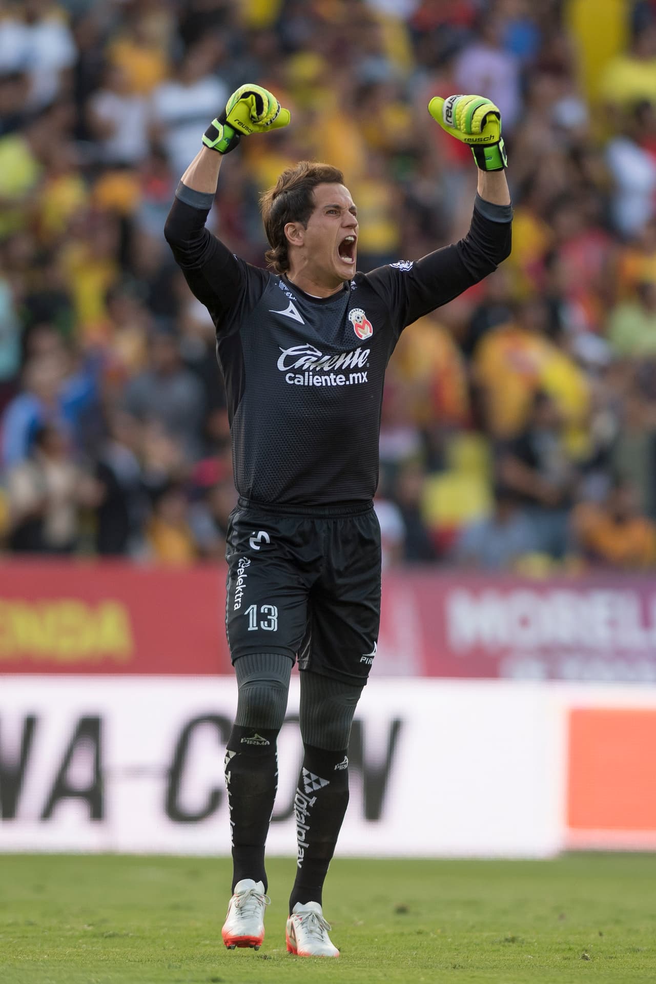 Y la fiesta comenzó pronto, ya que a los 19 minutos Jesús Dueñas marcó un autogol que adelantó a los locales.