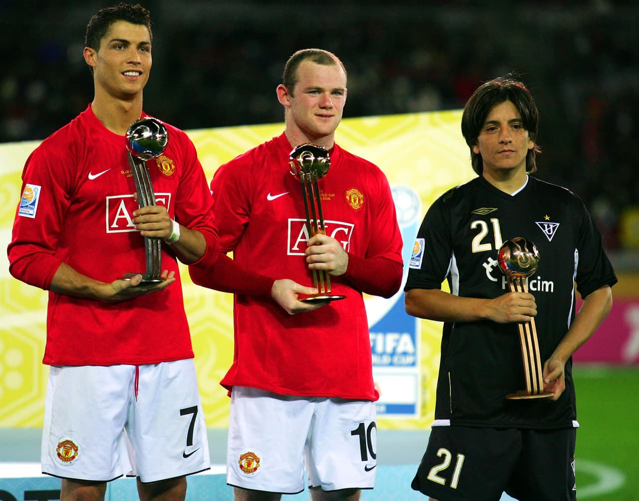 Manchester United, que contaba con Cristiano Ronaldo, se impuso 5-3 contra Gamba Osaka de Japón en 2008. Fue el partido con más goles en contra para un equipo del 'Viejo Continente'. Ya en la final venció 1-0 a Liga de Quito.