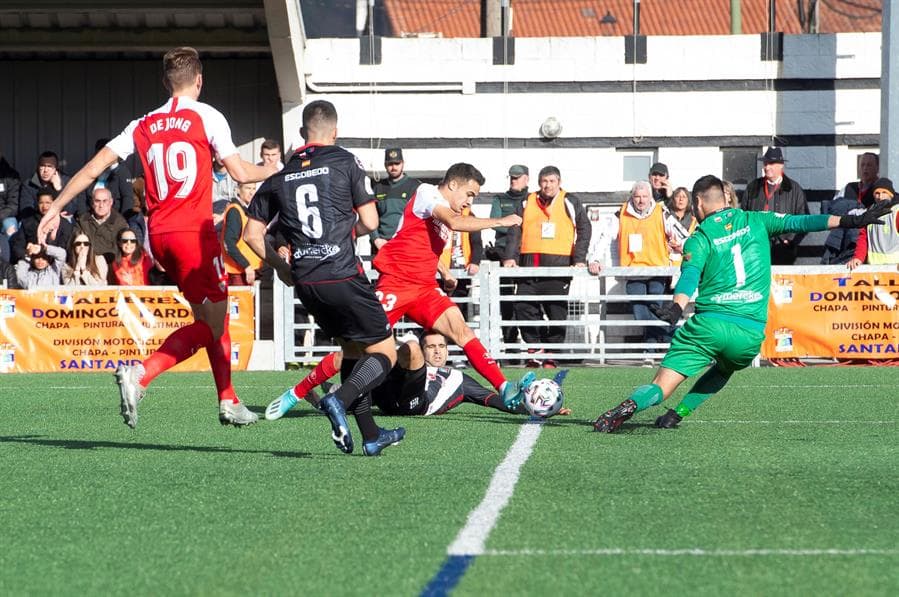 Sevilla no muestra piedad y vence 5-0 a Escobedo y avanza a la siguiente ronda en la Copa del Rey. Javier Hernández sólo jugó 15 minutos.