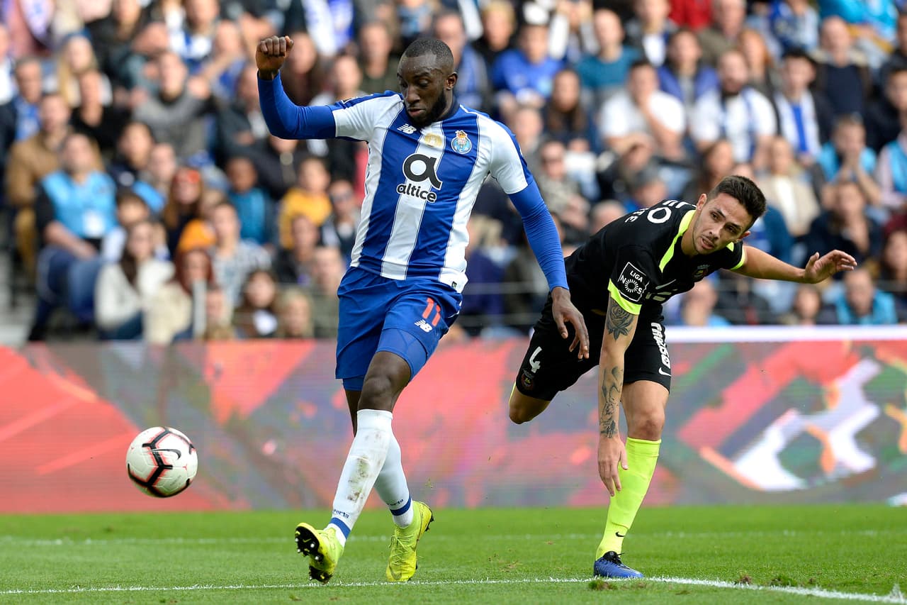 Por la jornada 14 de la Liga Portugal, el F.C. Porto logró vencer al Rio Ave por 2-1 en el Estadio do
<i>Dragaõ </i>para seguir como primero de la clasificación.