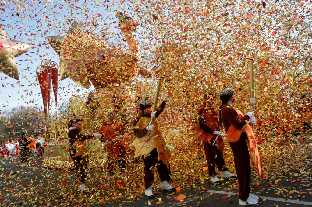 El desfile de Acción de Gracias es el último evento festivo de Estados Unidos que regresa a medida que las vacunas han sido aplicadas a una gran cantidad de la población americana.