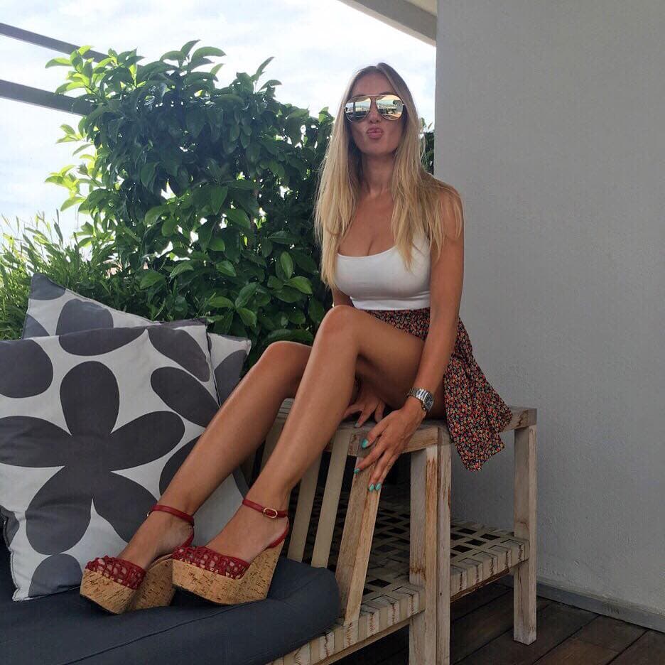 La bella italian es ferviente seguidora del fútbol y su equipo favorito es la Roma, y claro, de la selección de su país.