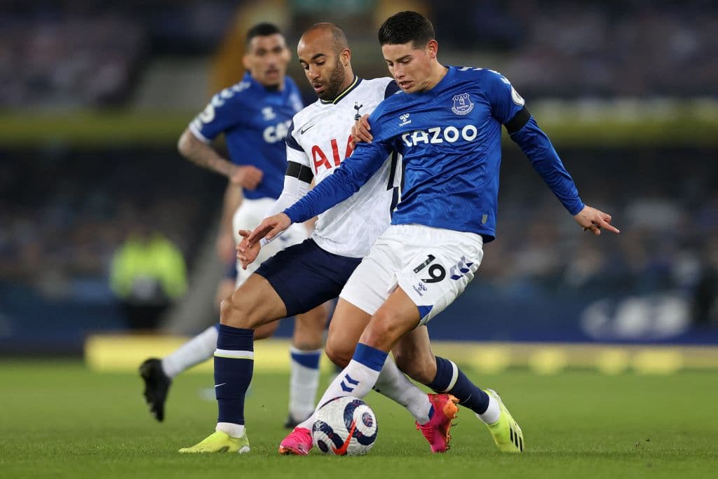 Gylfi Sirgudsson y Harry Kane salen más que encuhafados al terreno de juego y ambos anotan un doblete en el empate 2-2 del Everton y Tottenham de Premier League.