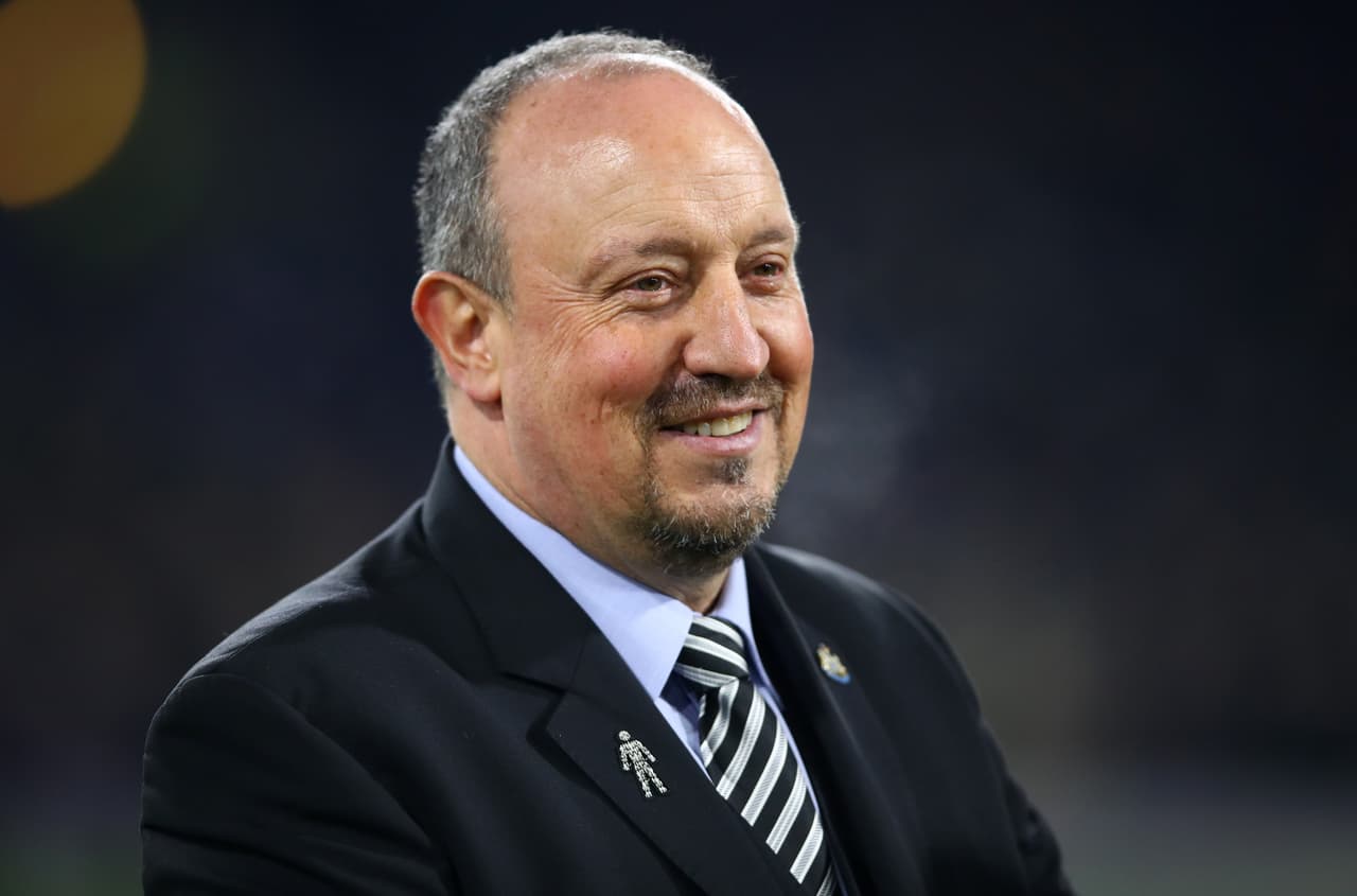 El español Rafael Benítez dirigió a Newcastle para ascenderlo a la Premier League en apenas una temporada en el banquillo del equipo.