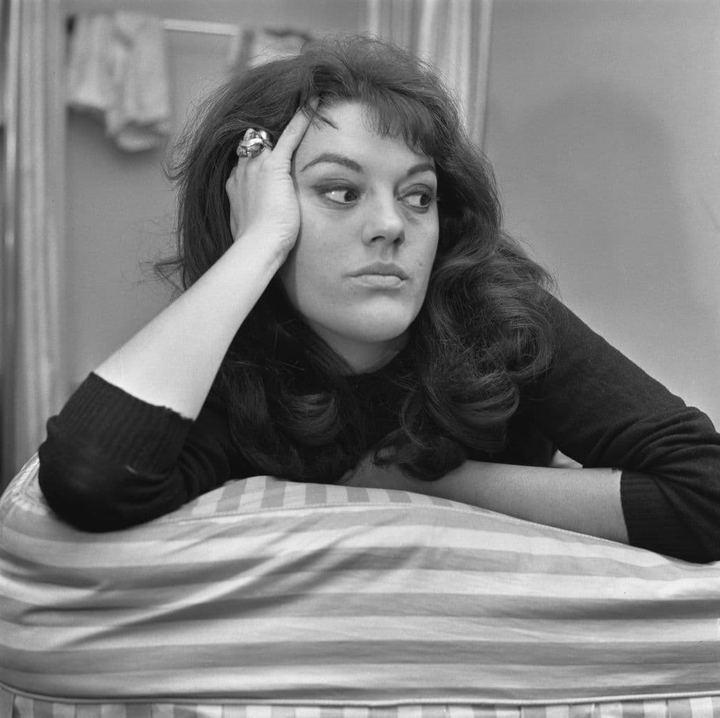 Carolyn Jones interpretó al personaje por primera vez en la serie de televisión "Addams Family" de la década de 1960.