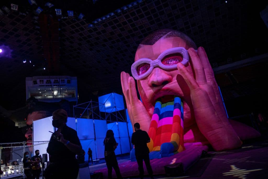 La estrella de 27 años agotó las entradas para los 35 espectáculos de la gira, moviendo más de 500.000 entradas, y rompió el récord de Ticketmaster de mayor venta de entradas para una gira en su primer día de ventas desde 2018, según un comunicado de prensa.