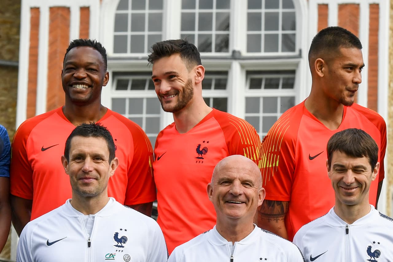 Este miércoles la selección de Francia, actual campeona del Mundo, se tomó su foto oficial antes de iniciar las Eliminatorias a la Eurocopa 2020. El equipo se reunió en el Centre National du Football de Clairefontaine-en-Yvelines y los jugadores pasaron un tiempo agradable antes de enfrentar a Moldavia este viernes.