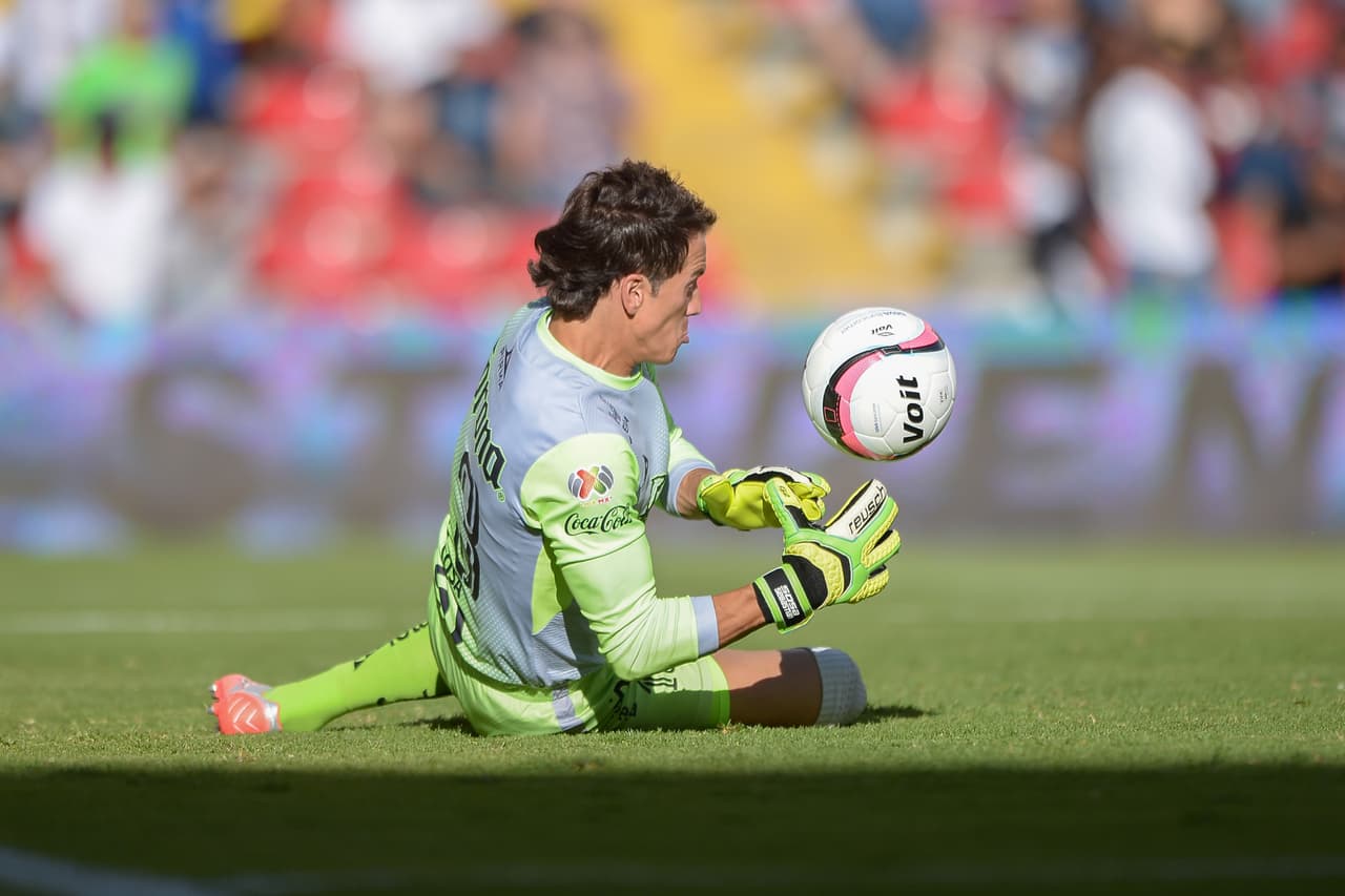 Contrario a lo ocurrido durante el final del Clausura 2017, Sosa ha soltado balones de trámite para un guardameta de su calidad.