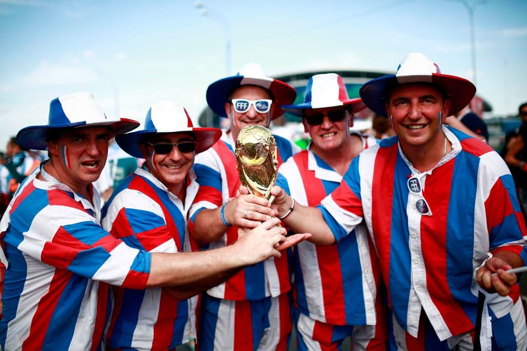 La alegría y el colorido se tomaron la fiesta de los hinchas de Francia y Argentina en medio del duelo entre ambos países por los octavos de final en el Mundial de Rusia 2018.