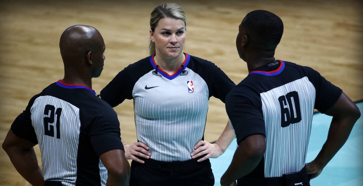 La NBA exige que sus árbitros estén vacunados