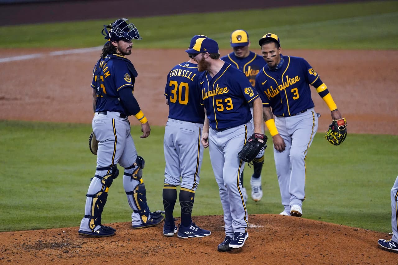 Los Dodgers vencen 0-2 a los Milwaukee Brewers y superan los juegos de comodín.