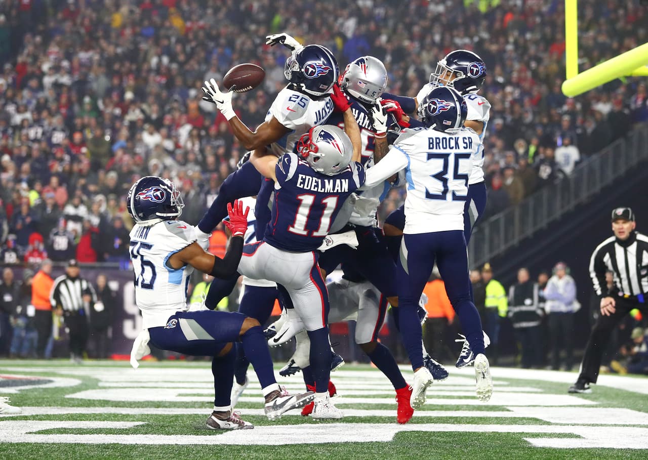 New England Patriots
<b> 13-20</b> Tennessee Titans | Los Tennessee Titans jugarán ante Baltimore Ravens en Ronda Divisional.