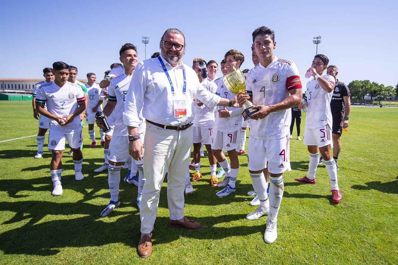 México venció a Colombia con goles de Santiago Muñoz y Efraín Álvarez para quedarse con el tercer lugar del torneo Maurice Revello.