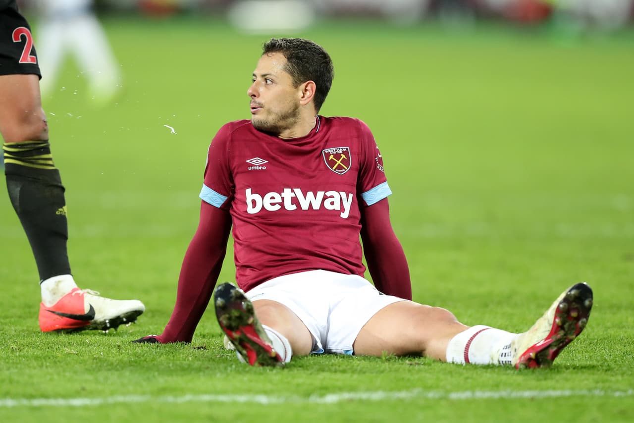 ¿De vuelta a España? Representante de Chicharito asistió hoy a las oficinas del Valencia