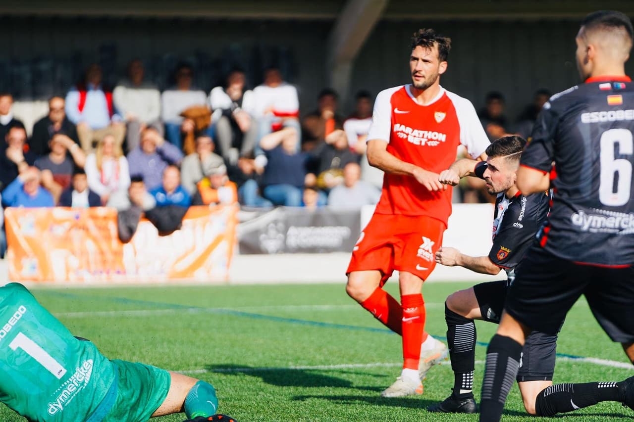 Sevilla no muestra piedad y vence 5-0 a Escobedo y avanza a la siguiente ronda en la Copa del Rey. Javier Hernández sólo jugó 15 minutos.