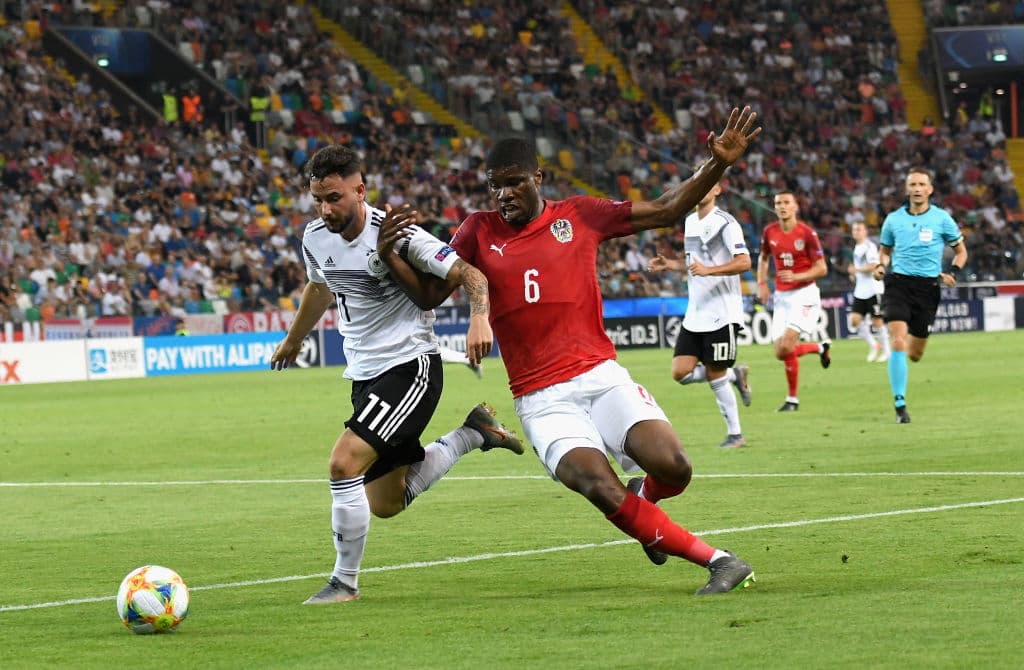 Alemania buscaba mantener el liderato del Grupo B del Campeonato Europeo Sub-21 ante sus vecinos geográficos, Austria, que por su parte intentaba escalar peldaños y no rezagarse más. Pero el juego acabó con empate 1-1 que beneficia más a los germanos.