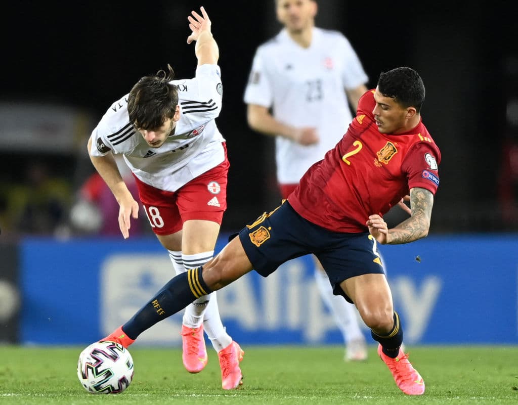 De último minuto, España se impone ante Georgia y se van con 2-1 durante la segunda fecha de eliminatoria rumbo al Mundial de Catar 2021. Kvaratskhelia marcó el primer tanto del encuentro, pero fueron Ferrán Torres y Dani Olmo que salvaron el resultado y victoria para la escuadara española.