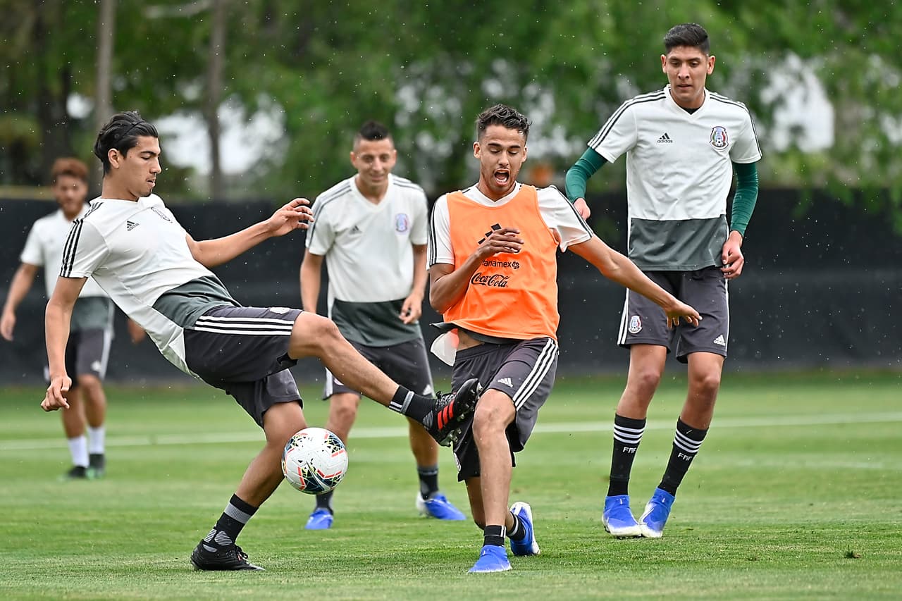 La Selección Mexicana de Fútbol cerró su preparación para enfrentar a Canadá en el segundo compromiso de ambas selecciones en la Copa Oro 2019. Los integrantes del Tricolor realizaron su práctica en las instalaciones de la Universidad de Colorado. Tuvieron una parte de entrenamiento táctico, físico y al final, recreativo, con la finalidad de llegar con buena 'puesta apunto' para el duelo de este miércoles en Denver.