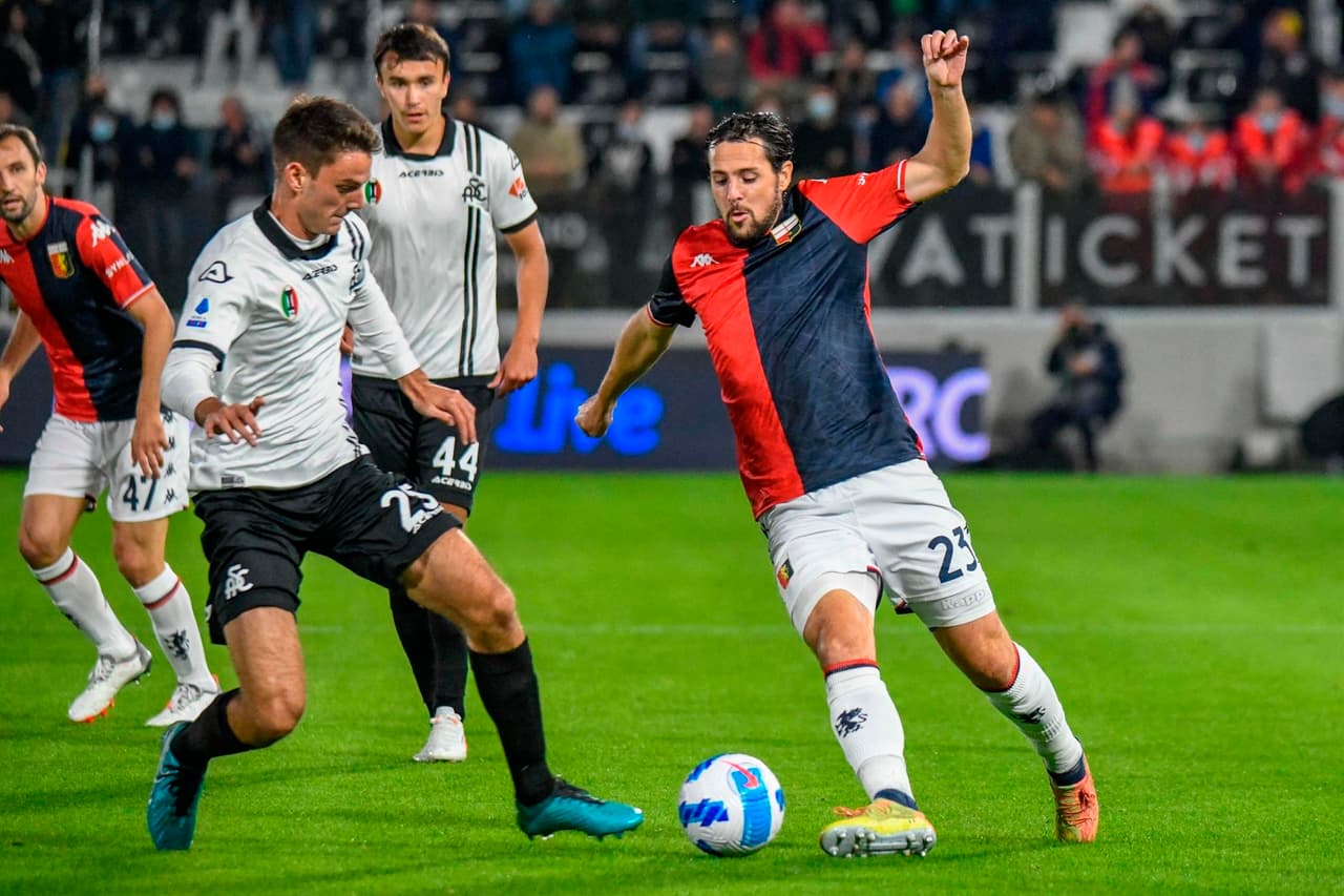 Genoa y Spezia empatan 1-1 durante la Jornada número 11 en la Serie A. Al minuto 66, Salvatore Sirigu anotó un gol en contra de su propia escuadra, poniendo adelante a los 'Aguiluchos', pero Domenico Criscito se encargó de igualar el marcador al 86' tras cobrar un penalti; el mexicano Johan Vásquez fue titular durante el encuentro.