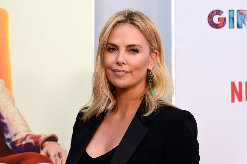 Cuatro guerreros inmortales llevan siglos protegiendo a la humanidad, son perseguidos por sus misteriosos poderes y descubren a una nueva integrante.