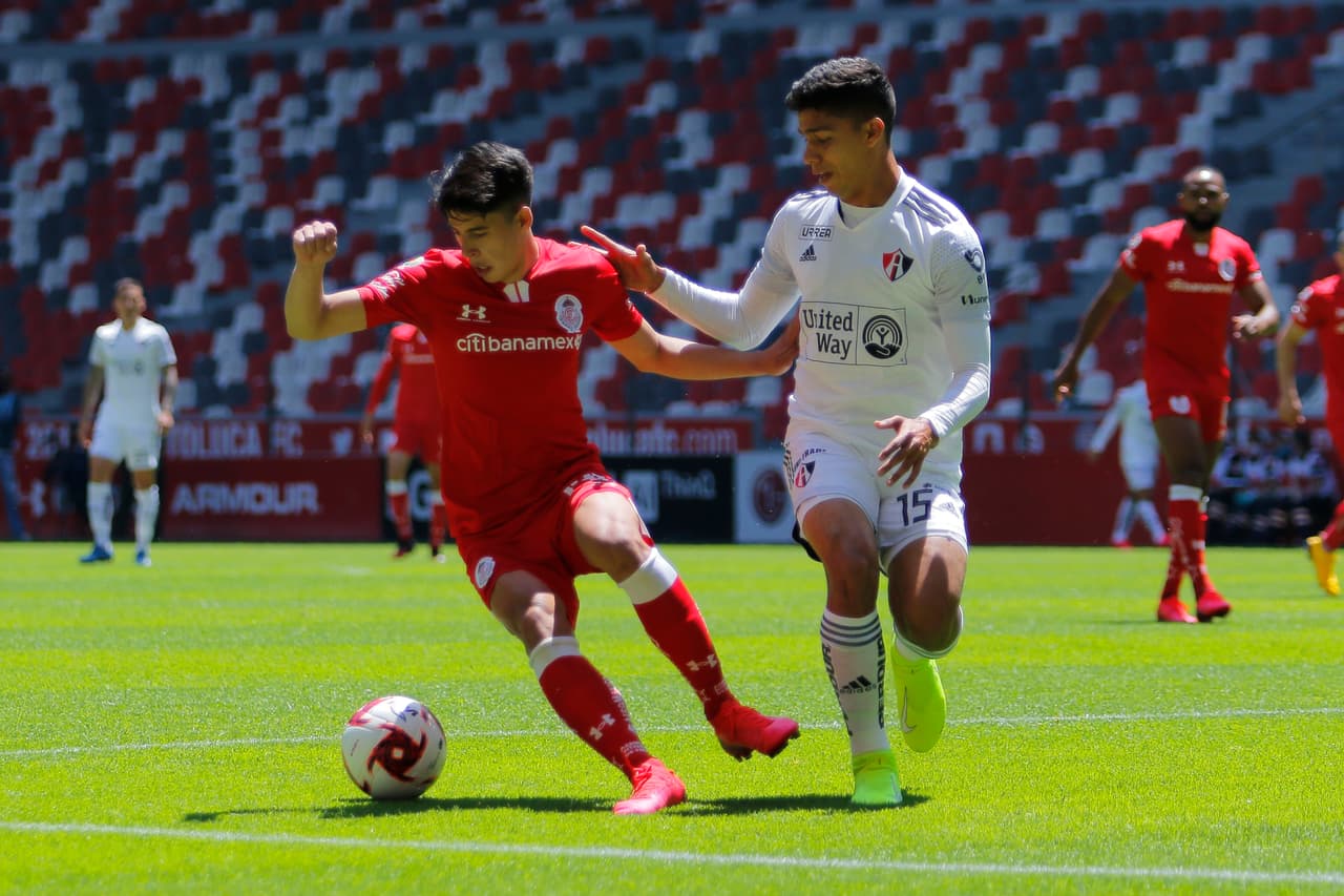 Barbosa anota al minuto tres tras un derechazo, el portero del Toluca se quedó pasmado.