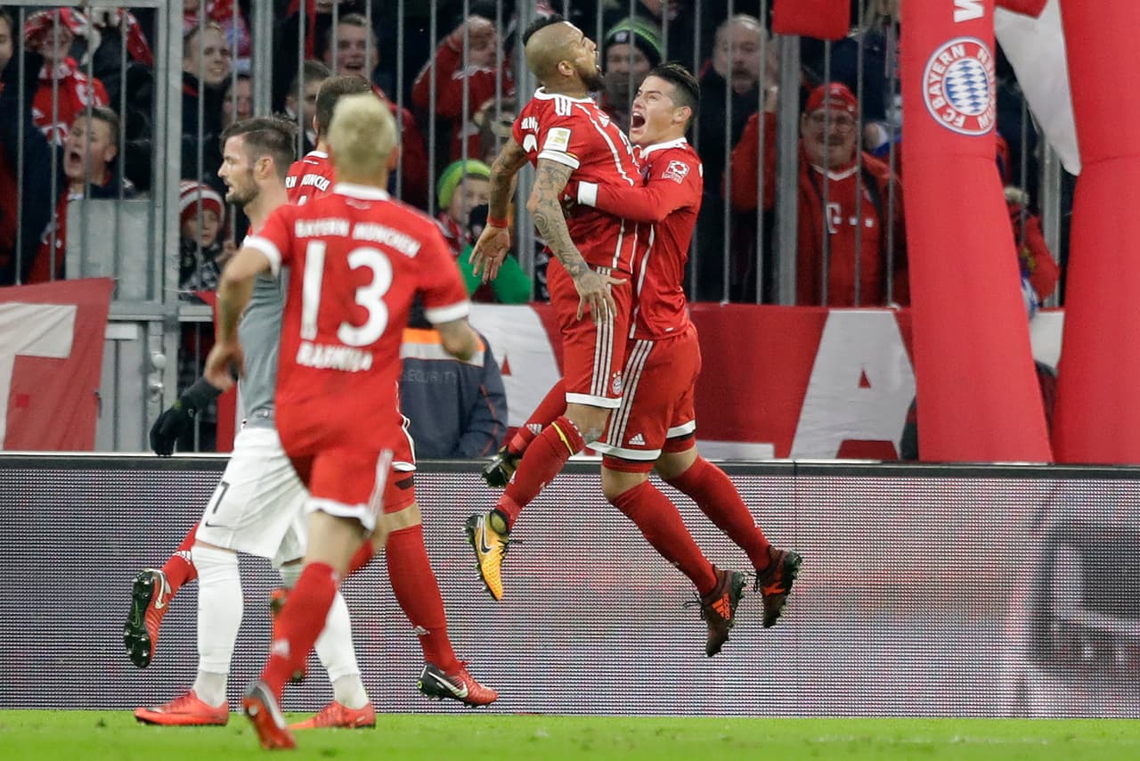Fue así como llegó el primer gol y la celebración latinoamericana con el tanto de Arturo Vidal al minuto 31 de juego.