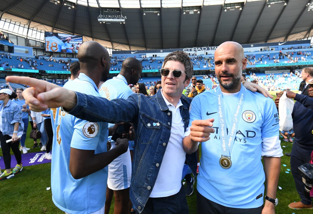 Noel Gallagher, fiel a los colores Del City, asistió a ver cómo su equipo se coronaba campeón de la Liga de Inglaterra.