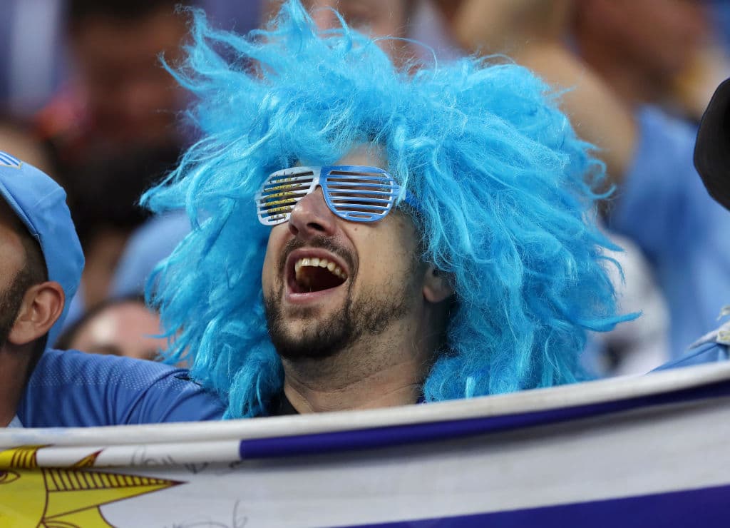 Los seguidores llegaron al Fisht Stadium en Sochi para disfrutar y mostrar su alegría en el partido entre Uruguay y Portugal, el segundo de las llaves de octavos de final del Mundial de Rusia 2018.