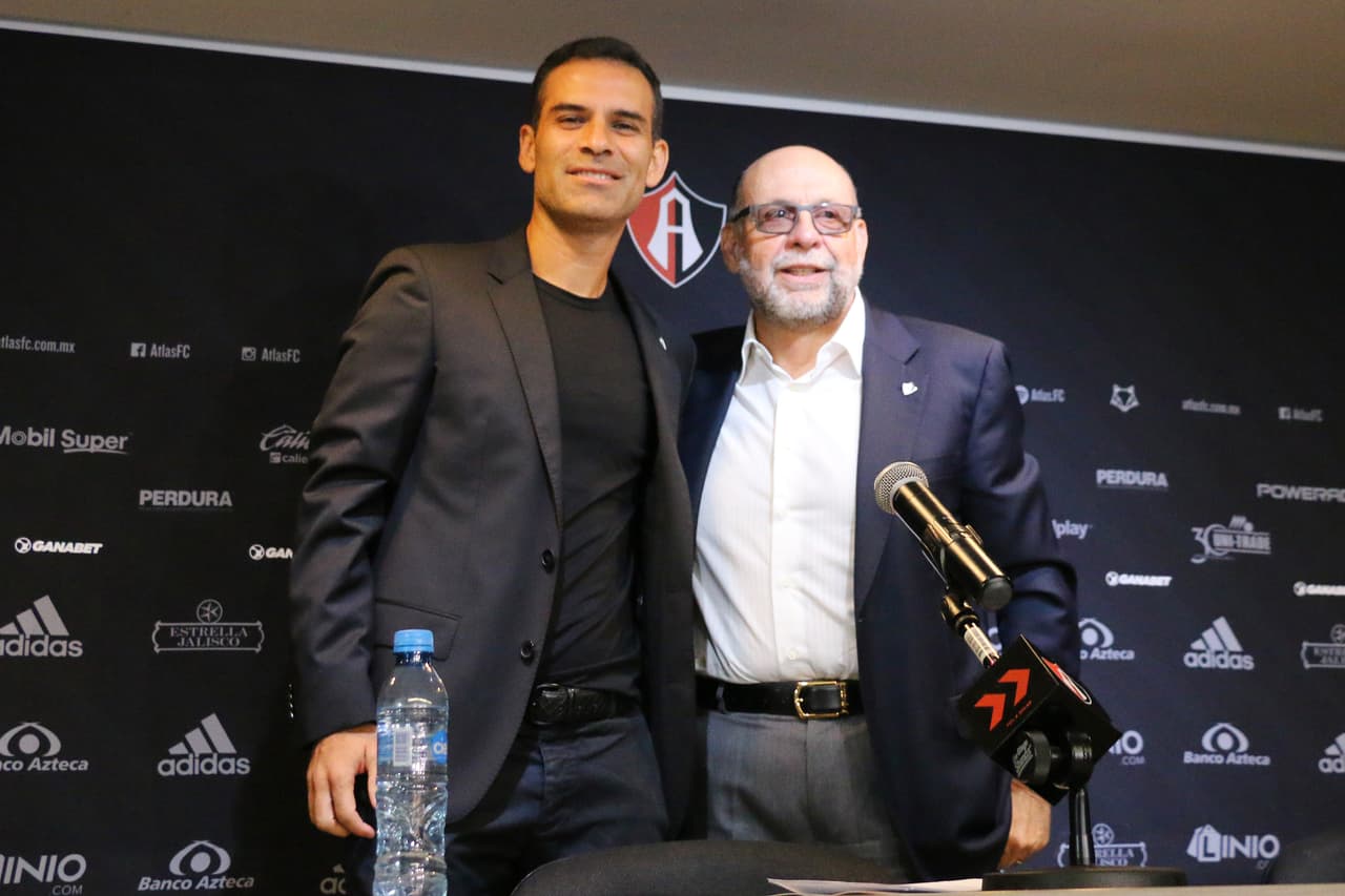 El 'Káiser' mexicano ha sido contratado por el equipo de sus amores como director deportivo, poniendo fin a una carrera que duró 22 años como futbolista profesional. Aquí un repaso a su trayectoria.