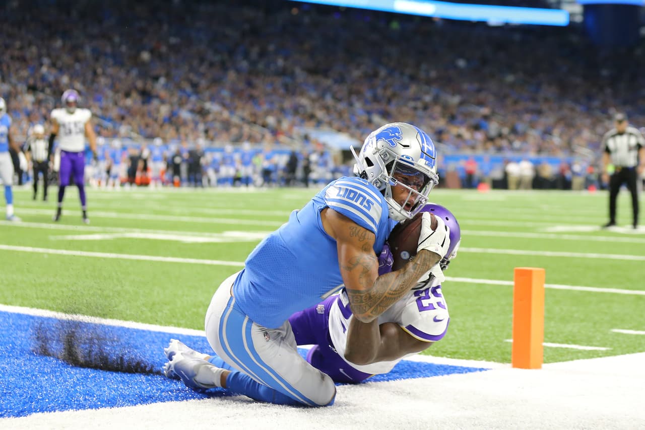Kirk Cousins lanza 337 yardas y cuatro pases para tochdown. Los Vikings ganan 42-30 a los Detroit Lions.