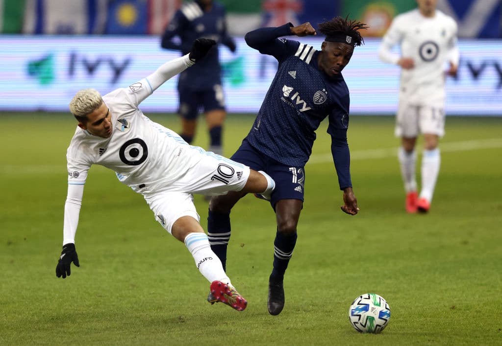 Emanuel Reynoso se luce con tres asistencias en el doblete de Kevin Molino y el gol de Bakaye Diabassy que les dan la victoria 0-3 sobre el Sporting Kansas City.