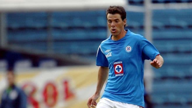 Rafael García: Debutó en 1992 y jugó seis años para Pumas. Pasó a Cruz Azul tras su paso con los universitarios y jugó del 2004-2005.