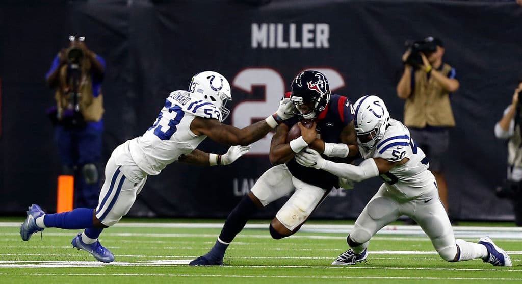 Su más digno representante es Darius Leonard (53), quien encabezó la NFL en tacleadas combinadas (163) y en tacladas en solitario (111). Además sumó siete capturas y dos ante los Texans.