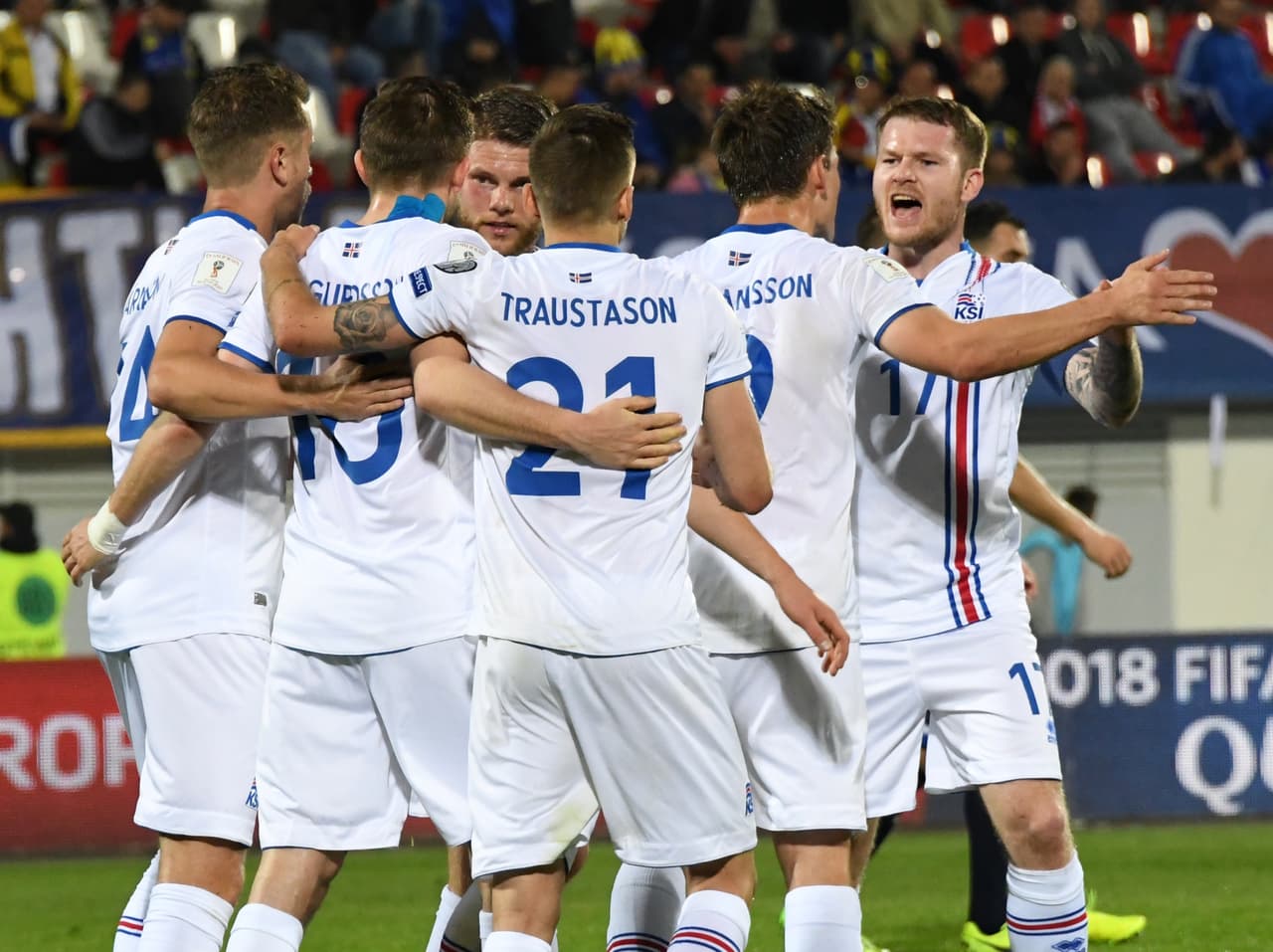 Debut / (UEFA) - Islandia: la selección sorpresa de la Eurocopa está cerca de ir a su primer Mundial. Es segundo del grupo I con 16 puntos, los mismos del líder Croacia. Definirá su suerte ante Turquía y Kosovo.