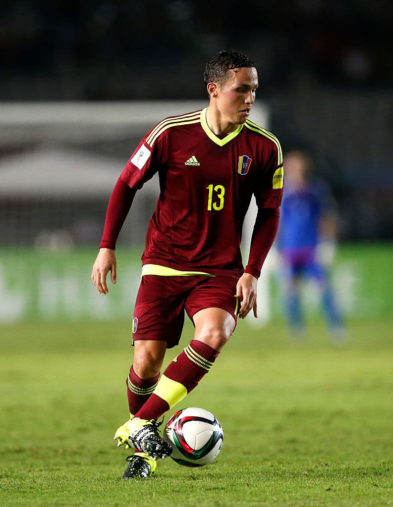 Luis Manuel Seijas. Posición: mediocampista. Equipo: Internacional (Brasil). Edad: 29 años. Veces Internacional: 62 participaciones. Descripción: Es un jugador polivalente, con buena recuperación y vocación ofensiva. Se inición el Caracas y ha jugado en Argentina (Banfield), Bélgica (Standard de Lieja), Santa Fe (Colombia) y jugó también en el Deportivo Táchira de Venezuela. Acaba de fichar por el Internacional tras una gran campaña en Colombia.