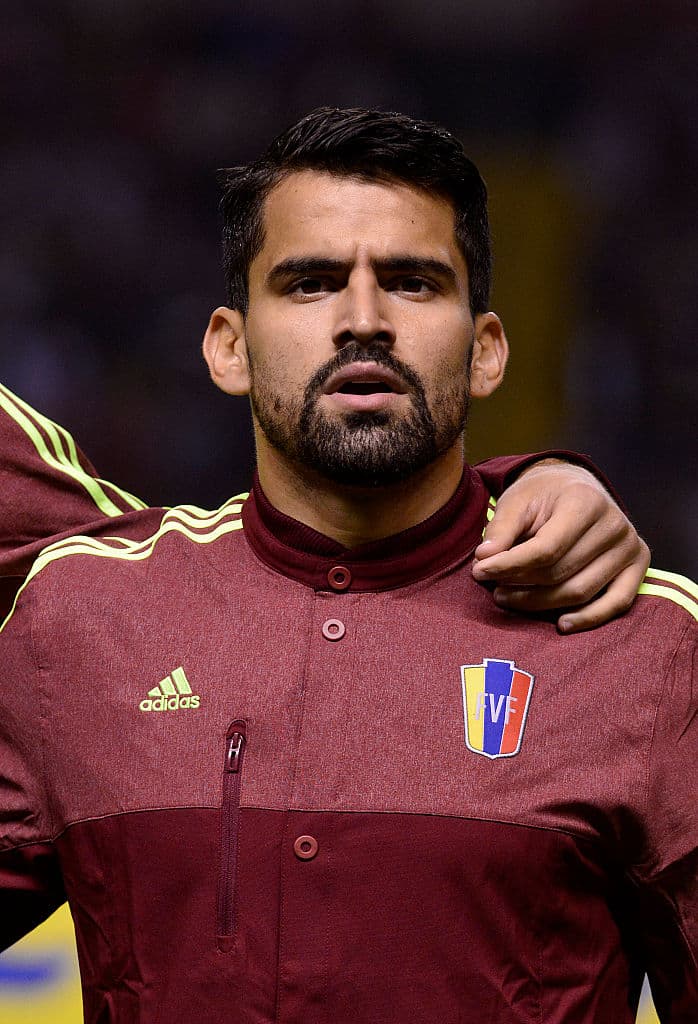 Tomas Rincón. Posición: mediocampista. Equipo: Genoa (Italia). Edad: 28 años. Veces Internacional: 69. Descripción: Es un mediocampista de contención con buena recuperación y clave en la distribución de juego. Fuerte en la defensa, es pieza fundamental de Venezuela.