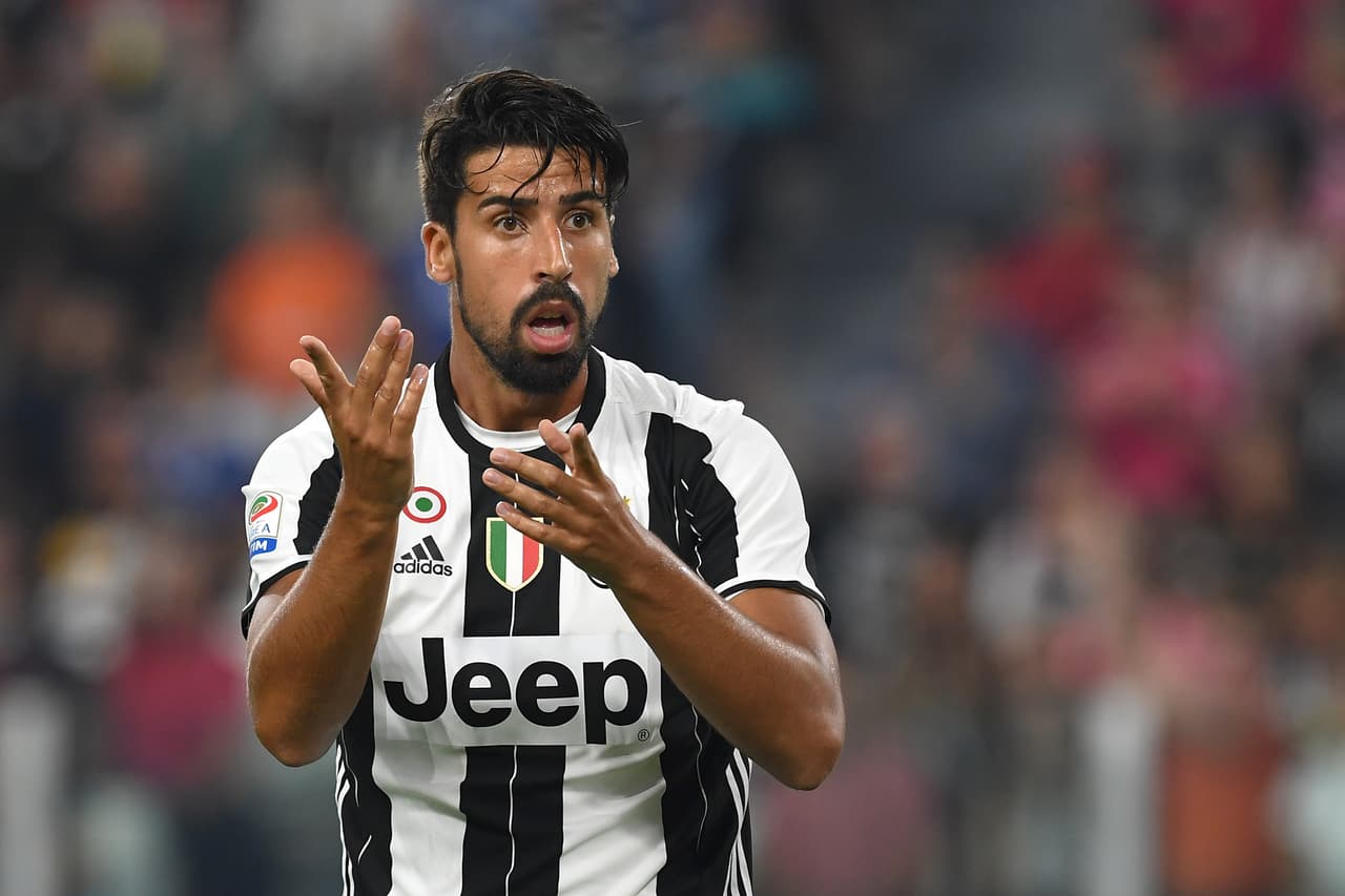 También en la Juve se encuentra Sami Khedira y aunque juega más hacia medio campo, sus incorporaciones ofensivas podrían obligar a Salcedo a salirle al paso.