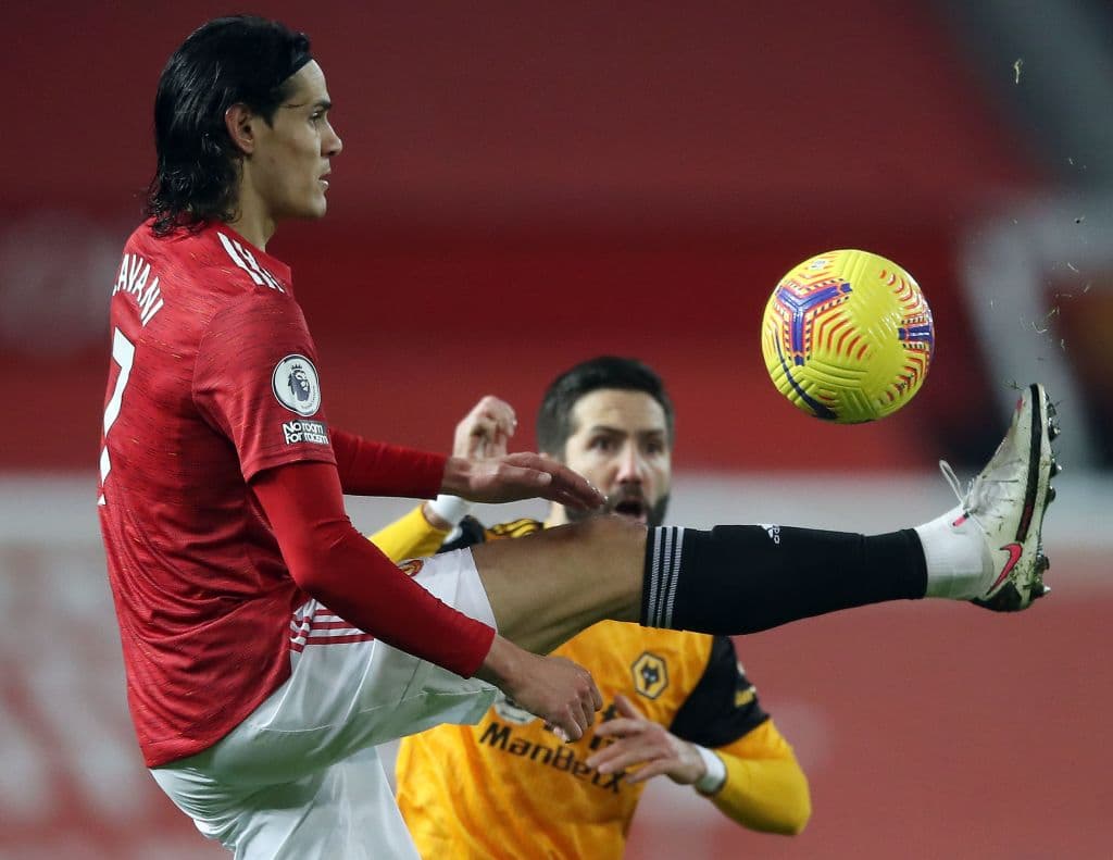 Con gol al minuto 93 de Marcus Rashford, el Manchester United se llevó la victoria sobre el Wolverhampton. El equipo visitante, sin Raúl Jiménez, no logró anotar y así los 'Red Devils' se colocan en segunda posición de la tabla sólamente a dos puntos del Liverpool en la Premier League.