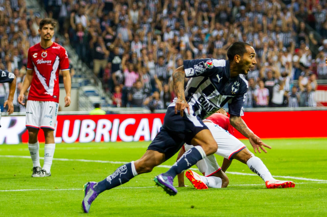 Édgar Castillo, Monterrey.- El defensor del equipo regiomontano ayudó con un gol en la goleada al Veracruz 5-1 en el estadio BBVA Bancomer, sumando 10 puntos en la jornada 7. Su valor en el UD Fantasy es de $5.2 millones.