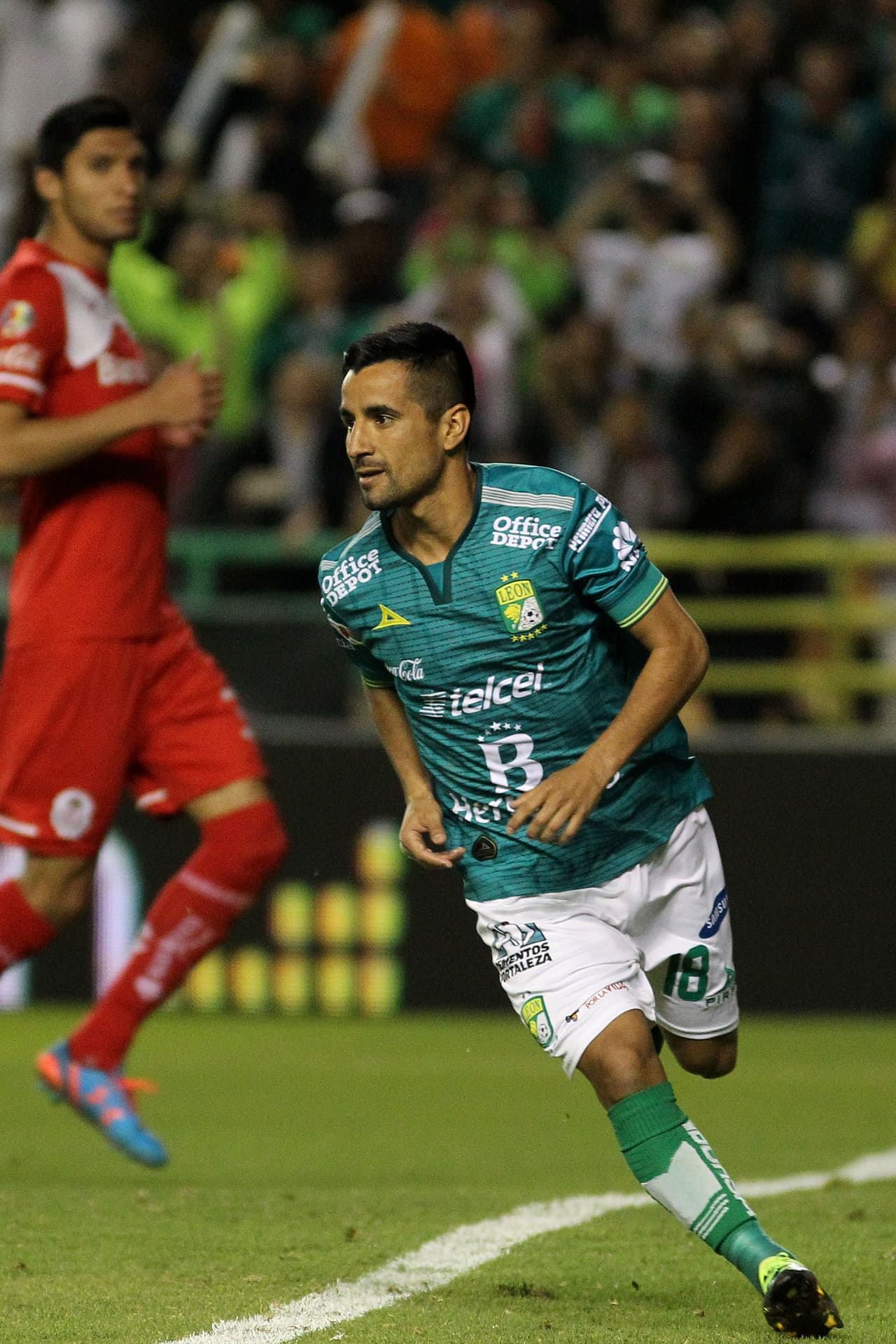 Maximiliano Morález, León.- El mediocampista de los verde esmeraldas anotó un gol de penal al Toluca, logrando sumar 11 puntos. Su valor en el UD Fantasy es de $7 millones.
