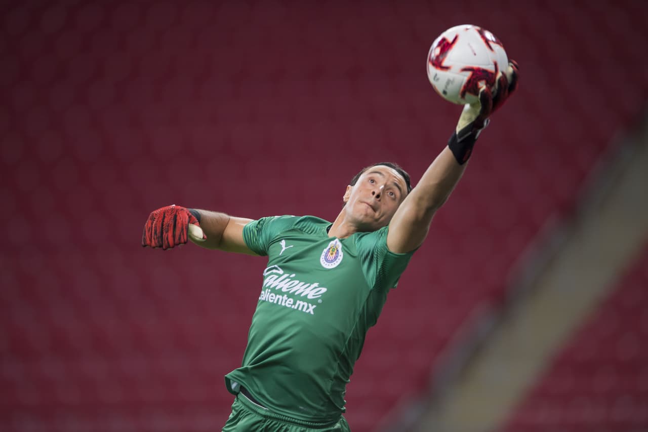 <b>Chivas 1-1 Monterrey</b> | José Antonio Rodríguez evitó un gol de Monterrey con esta atajada.