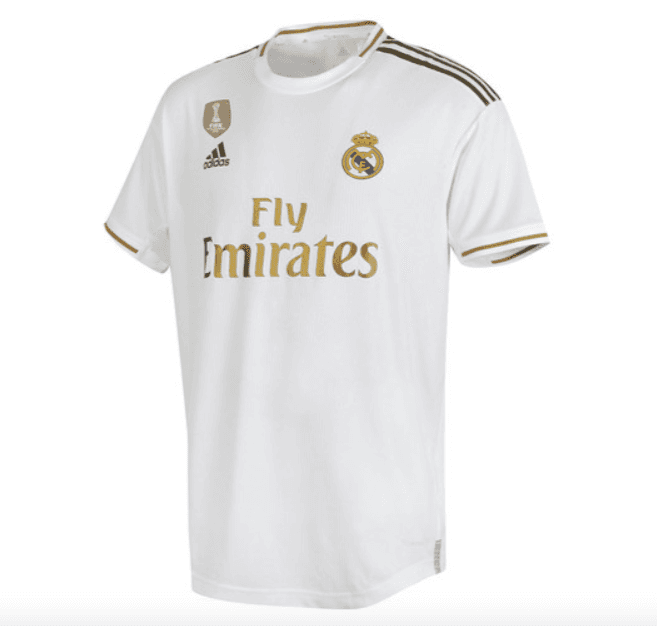 Ya es oficial: el Real Madrid vuelve a combinar su blanco tradicional con los detalles dorados como aquella playera de la temporada 2011/12. Este jersey, muy sencillo, fue presentado por los jugadores del primer equipo en las redes sociales del club.