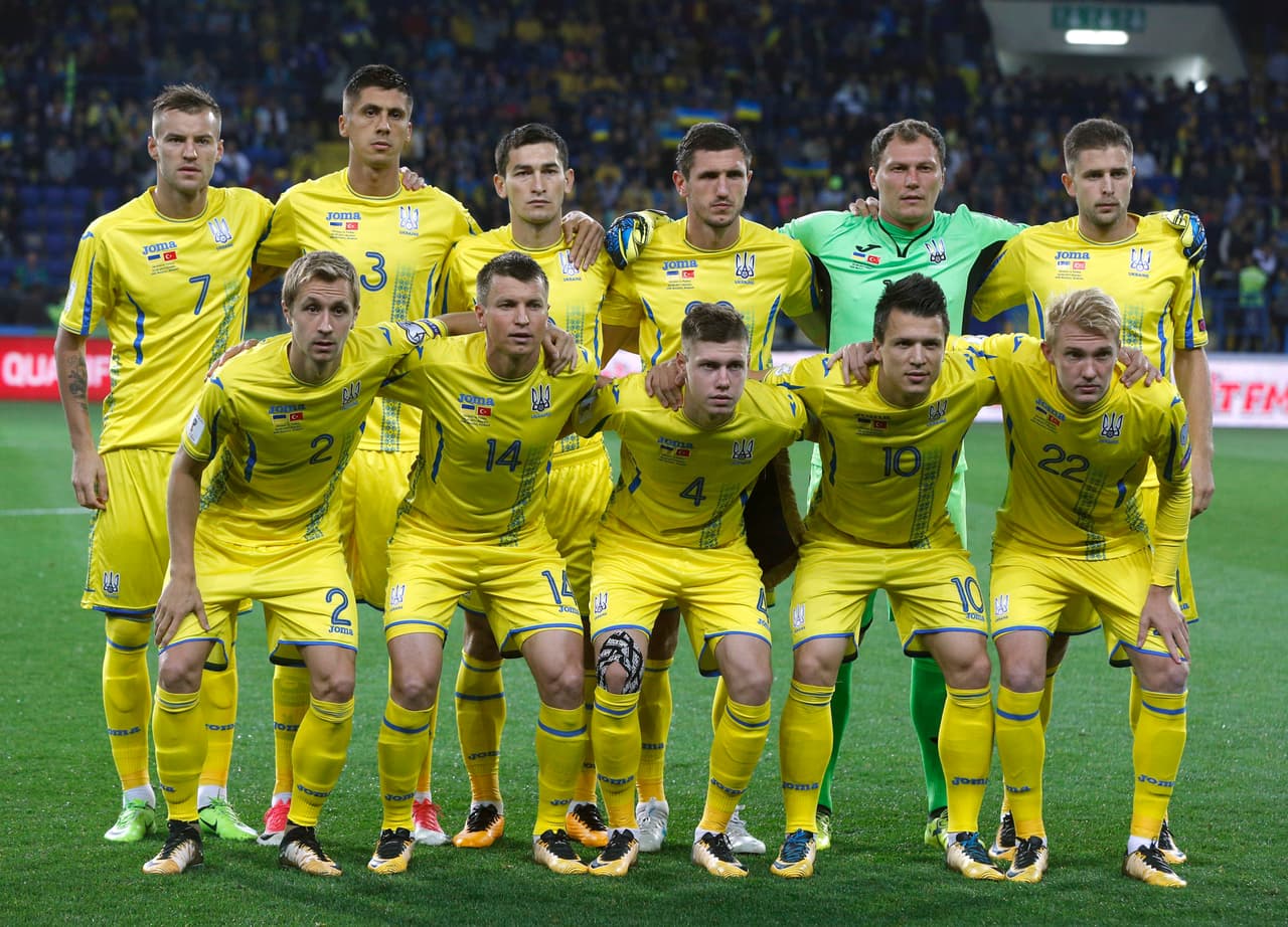 Así fue el 11 ucraniano: Pyatov; Butko, Khacheridi, Kryvtsov, Matviyenko; Rotan, Stepanenko; Yarmolenko, Kovalenko, Konoplyanka; Kravets.