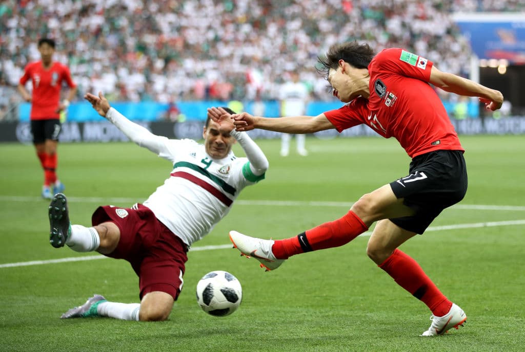 Rafael Márquez: 6. El veterano futbolista del Atlas tuvo un error que casi se traduce en gol, en una jugada en corto con Ochoa, aunque regresó para bloquear el tiro al delantero surcoreano. Irregular.